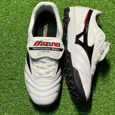 Botas de fútbol Mizuno Morelia Sala Classic TF Society en blanco, negro y rojo